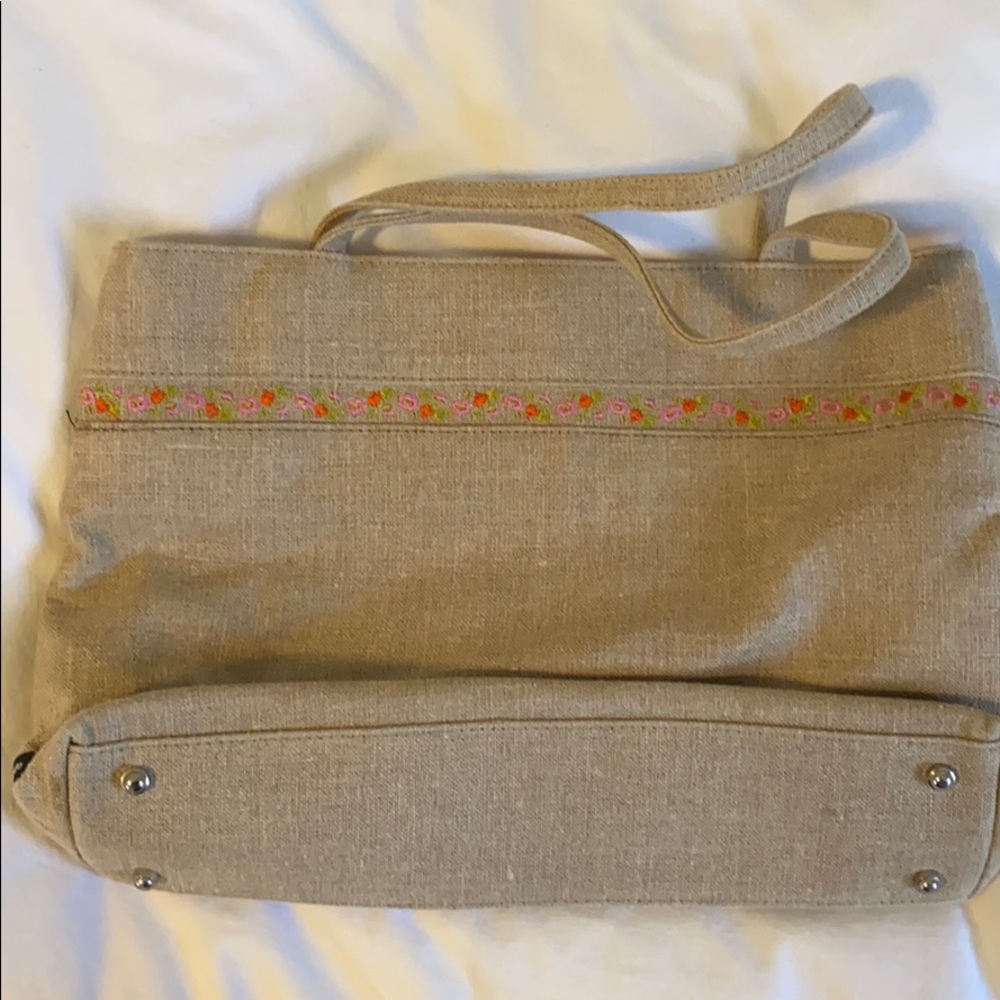 Kate spade purse with small floral detail